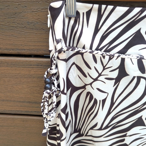 Dynamite High Waisted Brown A line Floral Skirt - Size 1 Great Condition - Picture 5 of 5